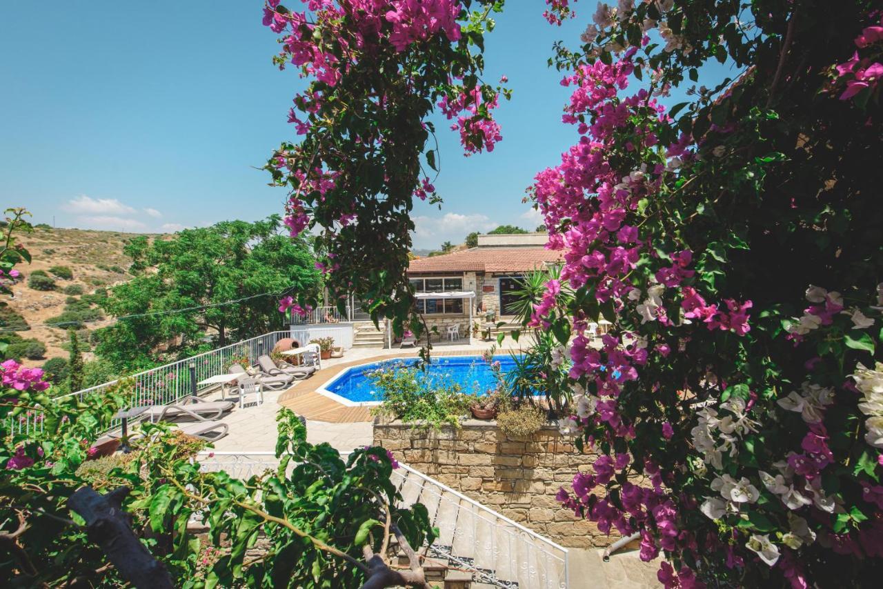 Cyprus Villages & Restaurant - Location - - With Access To Pool And Stunning Views Landhaus
