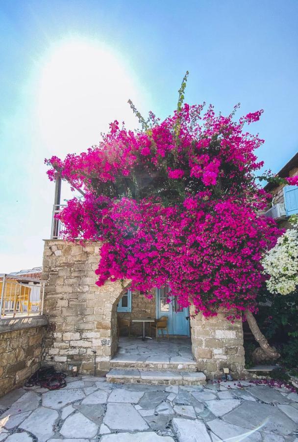 Cyprus Villages & Restaurant - Location - - With Access To Pool And Stunning Views *