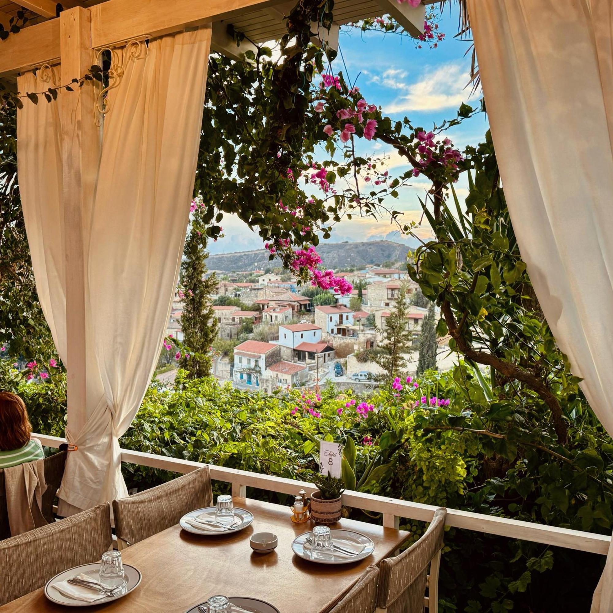 Cyprus Villages & Restaurant - Location - - With Access To Pool And Stunning Views Landhaus