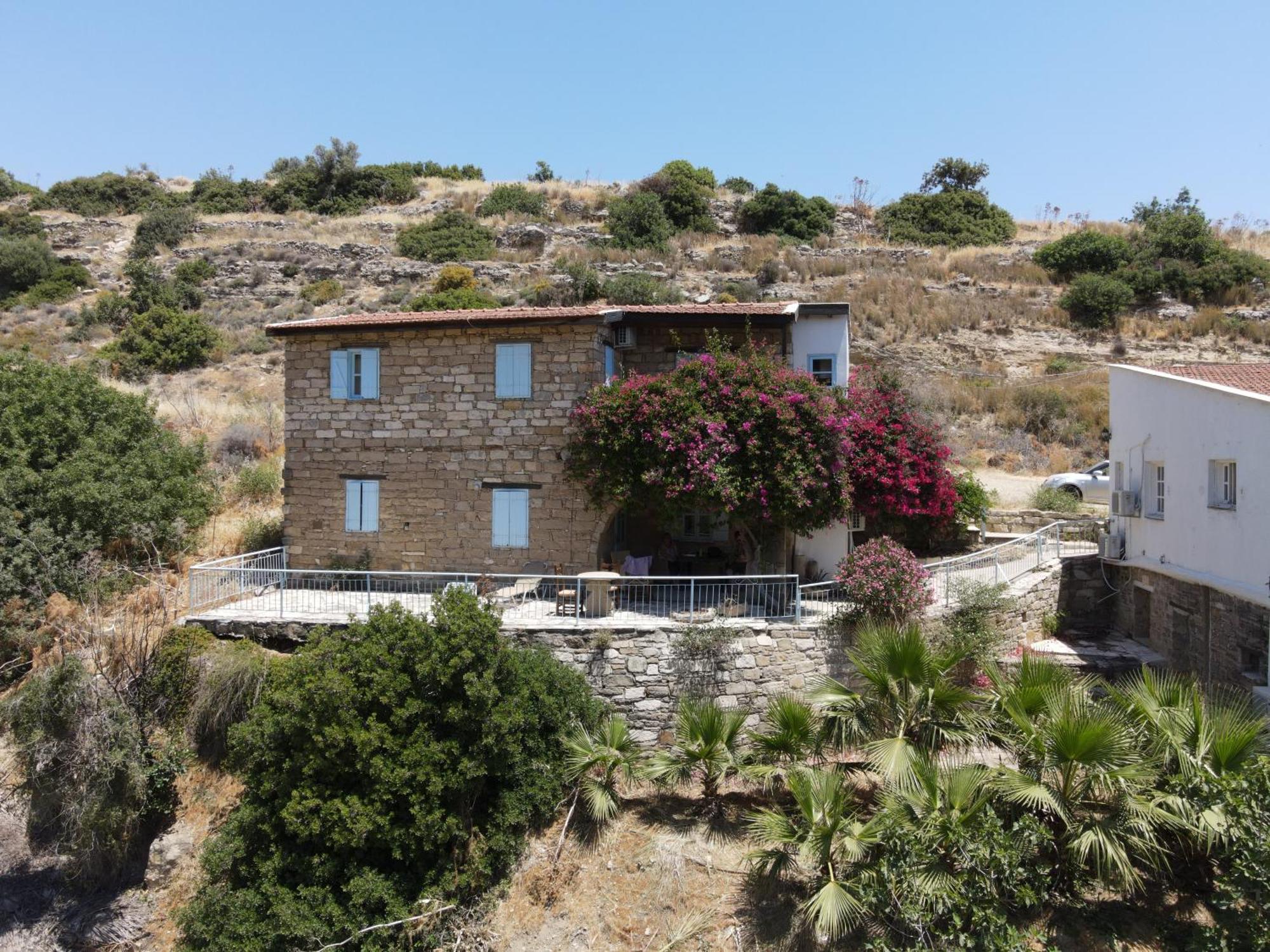 Cyprus Villages & Restaurant - Location - - With Access To Pool And Stunning Views Tochni