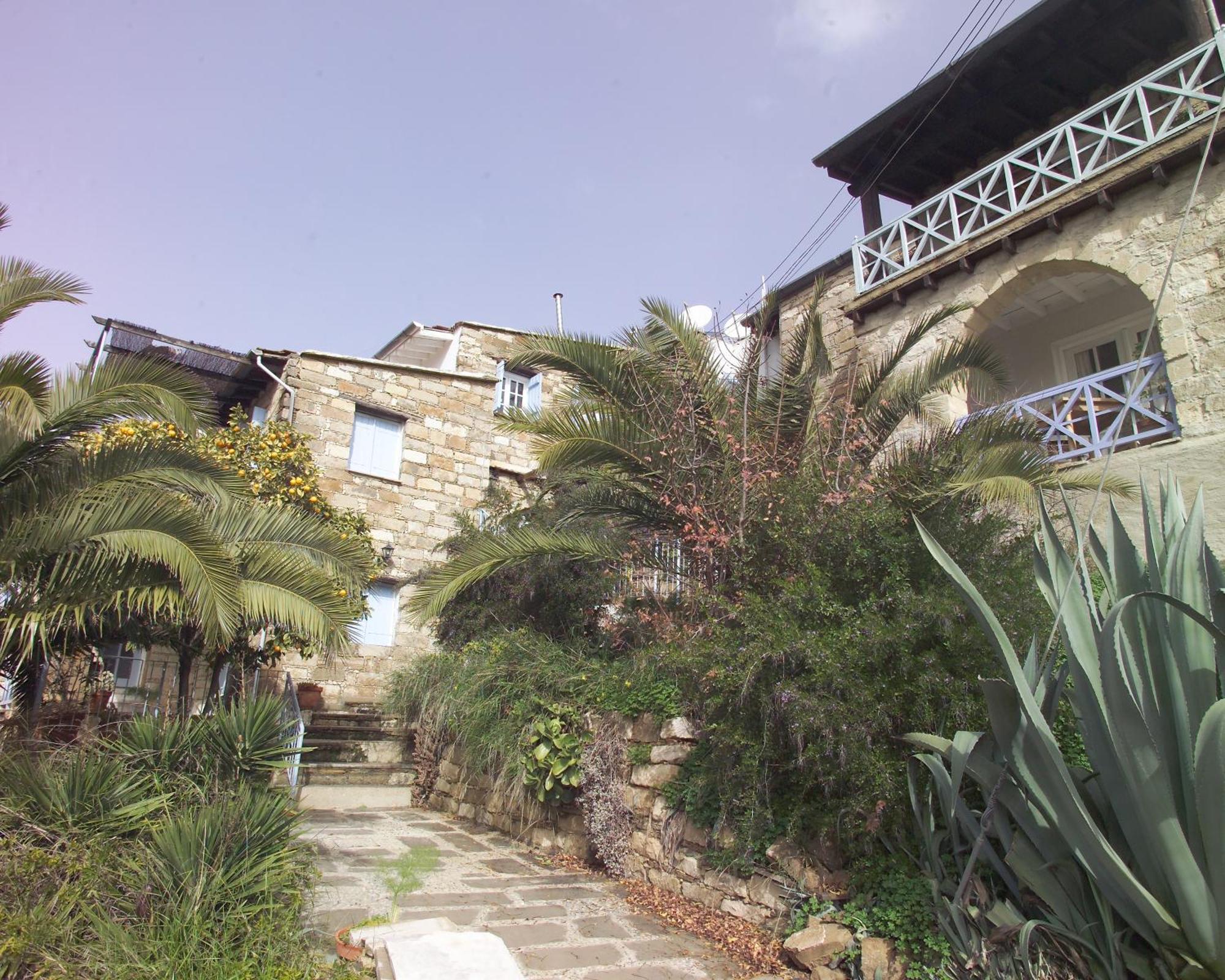 Cyprus Villages & Restaurant - Location - - With Access To Pool And Stunning Views Landhaus *