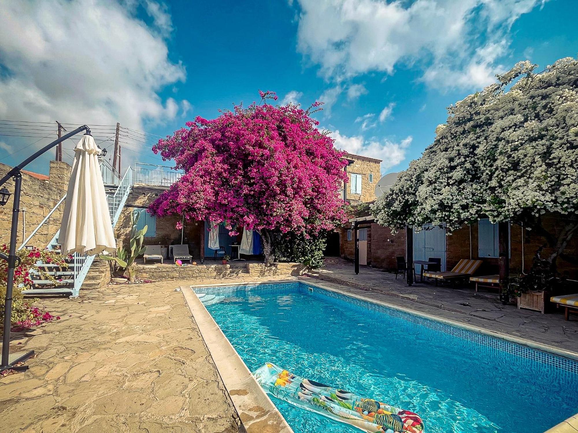 Cyprus Villages & Restaurant - Location - - With Access To Pool And Stunning Views Landhaus *