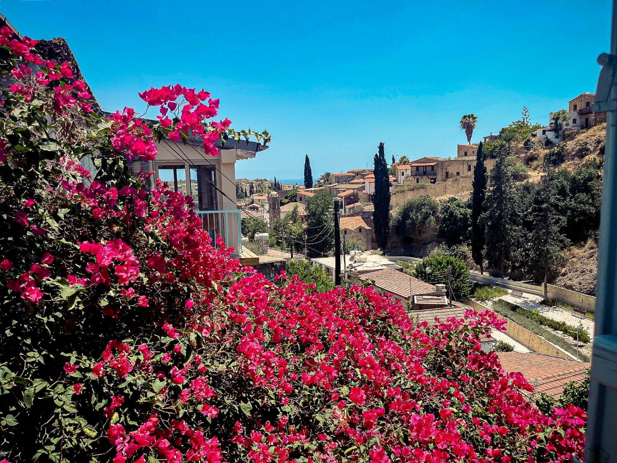 Cyprus Villages & Restaurant - Location - - With Access To Pool And Stunning Views Landhaus