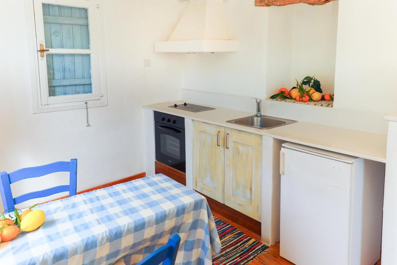 Cyprus Villages & Restaurant - Location - - With Access To Pool And Stunning Views Тохни